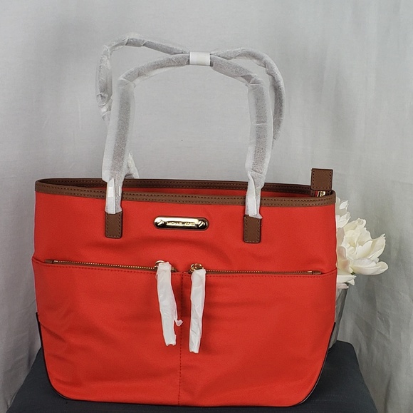 Michael Kors Handbags - MIchael Kors Kempton Sangria Pocket Tote